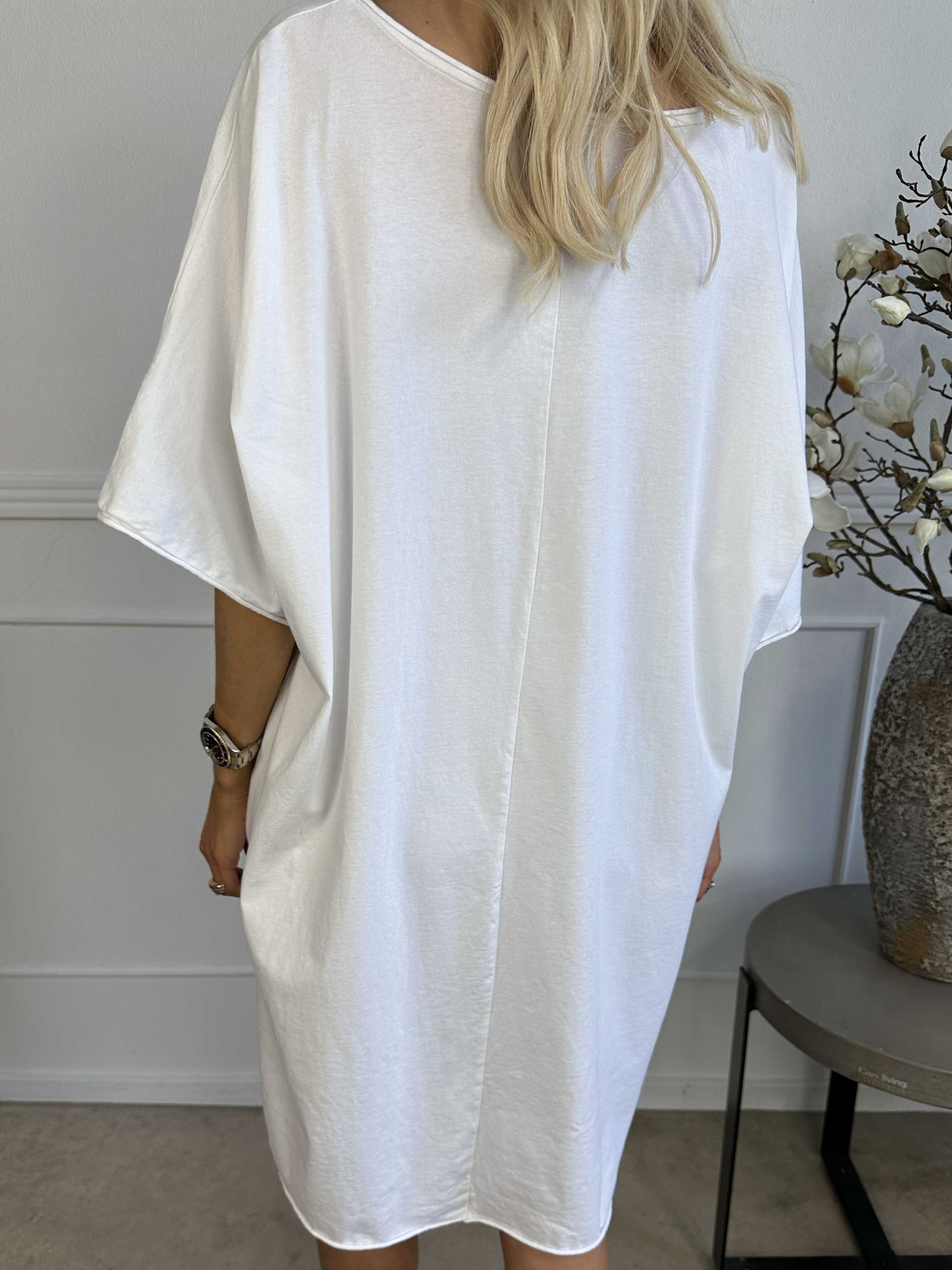 Shila - T-shirtklänning i bomull med paljetthjärta